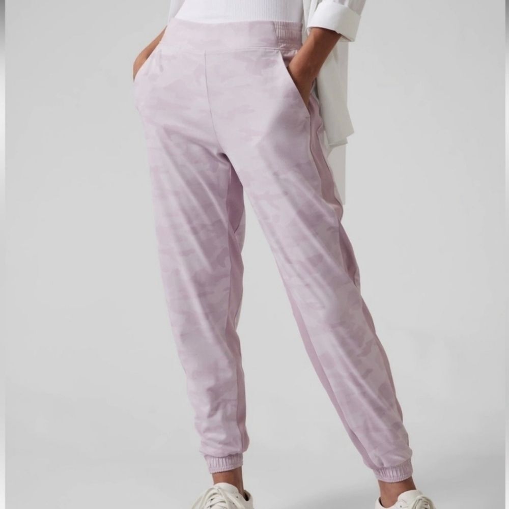 Athleta Brooklyn Lined Camo Jogger Shasta size 16